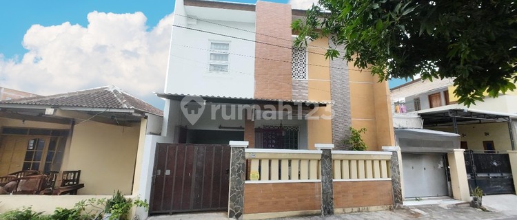 Female boarding house behind the UMS Kartosuro Solo medical campus. 1