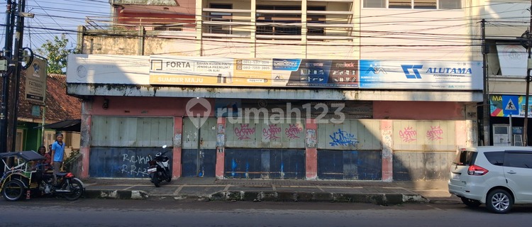 For Sale: 2.5-Story Shop House Near Yogya Mitrabatik 1