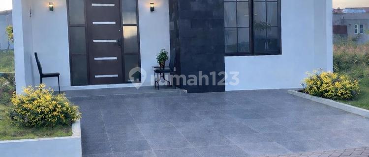 Modern Minimalist Residential Home, Most Comfortable, Safe, and Strategic in Upper Semarang. Environment with Full Mountain Views, Cool and Suitable for Young Families, and Flood-Free. 1
