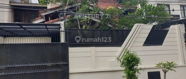 Disewakan  Rumah Siap Huni Lokasi Superstrategis Selangkah Ke MRT 1