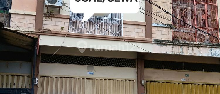 For sale or rent, a 3-bedroom type house in the middle of the city, affordable price and easy access to anywhere. 1