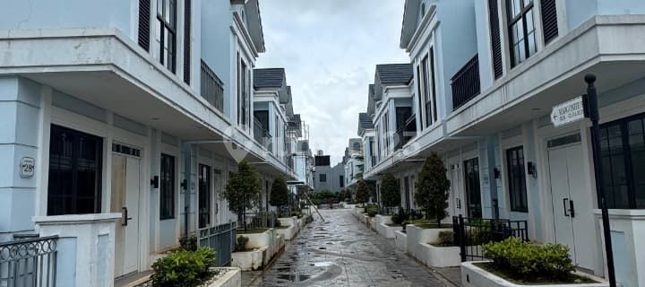 Lavon Swancity Double Decker Concept 3 Lantai + Basement + Lift 1