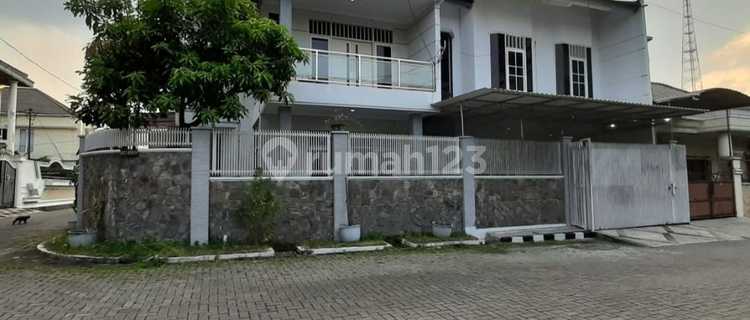 Selling House at Simpang Darmo Permai Selatan in Darmo Permai 1