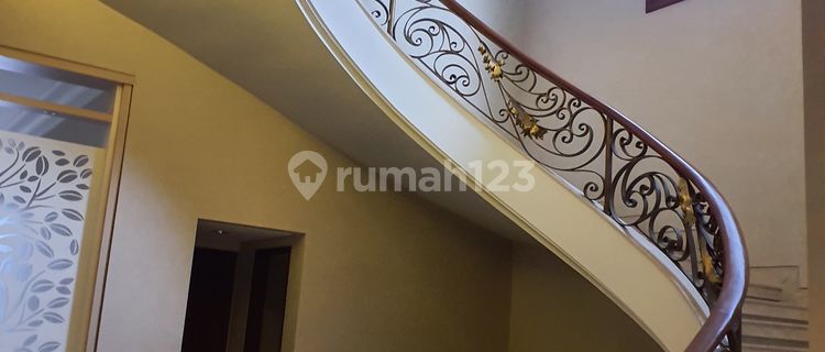 Rumah Mewah Papandayan Raya Dekat Akpol Gajahmungkur Semarang 1