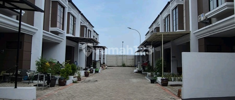 Disewakan Rumah 2 Lantai Baru Gress R1 East Pointselangkah ke Pakuwon 1