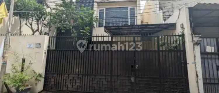 Affordable House in Palmerah Kemanggisan Near Binus 1