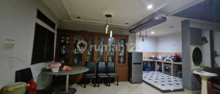 For sale, 2-story house in Tebet Timur, South Jakarta. 1