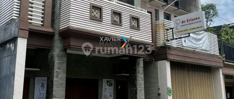 For Sale 3-Story House Suitable for Villa in Batu Malang 1