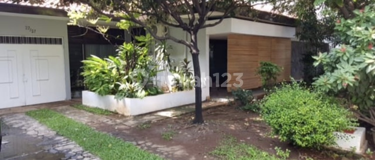 Jual Rumah Cempaka Putih Siap Huni Rapi Terawat Bebas Banjir. Lokasi Strategis Dekat Rumah Sakit Dan Jalan Utama. Akses Transportasi Mudah 1