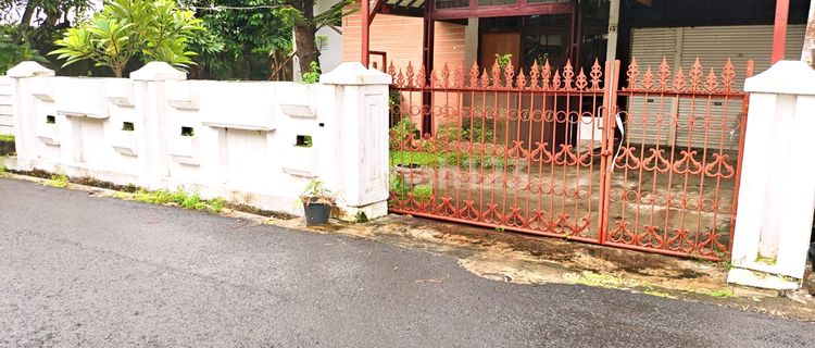 Central City House in Kediri with Easy Access and Close to Schools 1