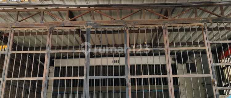 Ready-to-Occupy Shop House in the City Center, Suitable for Business 1