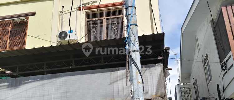 3-Storey Shop House for Sale on Sunu Street, Strategic for Business Location 1