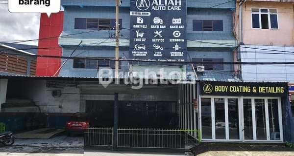 Large Ruko in a Strategic Position in the City Center, Ready for Business Use 1