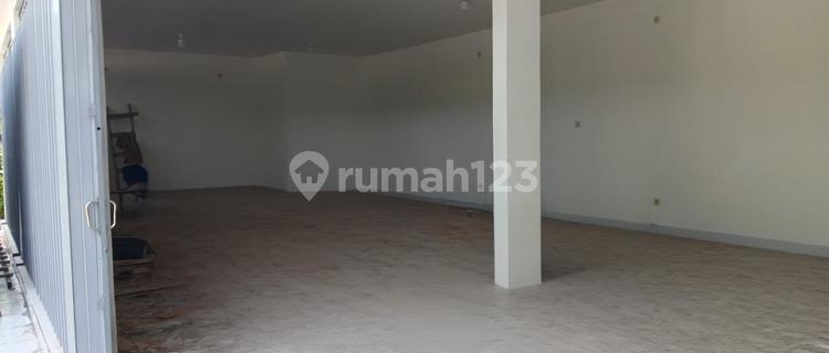 For Rent 4-Door Shop House in Taman Giri - Land Area 300 M² 1