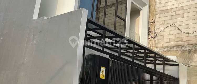 Dijual Cepat Rumah 3,5 Lantai di Parigi, Bintaro 1