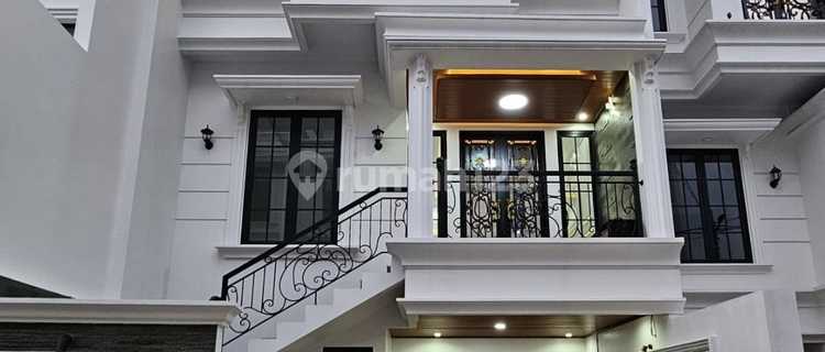 Luxury House in Cilandak Ready to Occupy Near Toll Access 1
