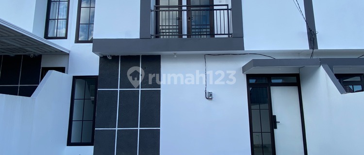 Rumah 2 Lantai Dikawasan Elit Cilacap Dekat Pusat Kota 1