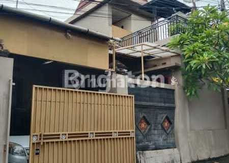 Rumah 2 Lantai Dua Kamar Tidur di Lebih Gianyar 1