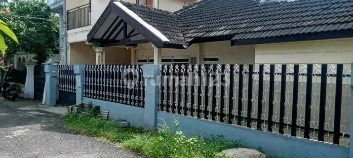 Kos House on Halmahera Street Ring 1 Campus Jember, SHM Ready 1