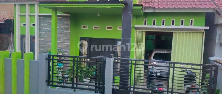 For Sale - Secondary House - Land Area 142M² - Building Area +138M² - West Pontianak - Rp. 400,000,000 (Four Hundred Million Rupiah) 1