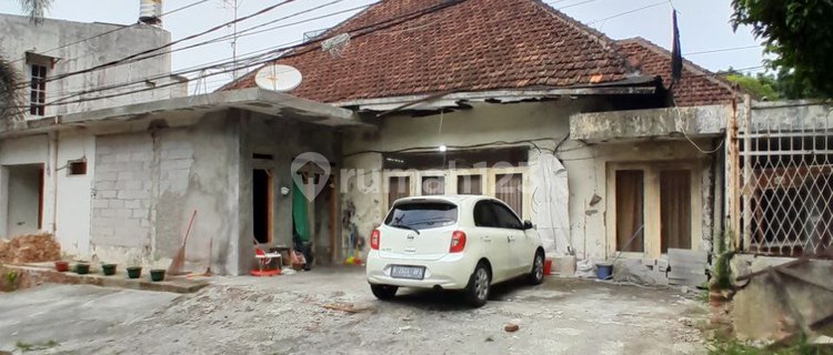 For Sale Land-Counted House Hook Position in Menteng, Central Jakarta 1