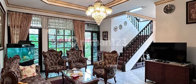 Dijual Rumah 2 Lantai Posisi Hoek di Pondok Indah 1