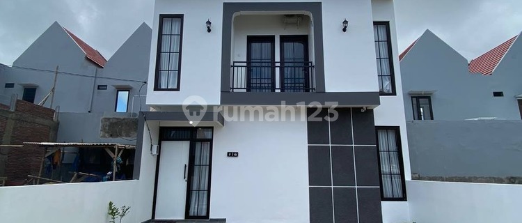 Rumah Mewah di Pinggir Kota Cilacap, Akses Mudah 1