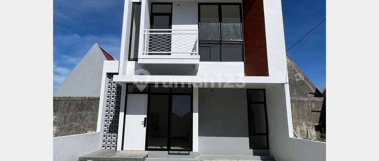 2-Story House with 3 Bedrooms and 2 Bathrooms in Cilacap 1