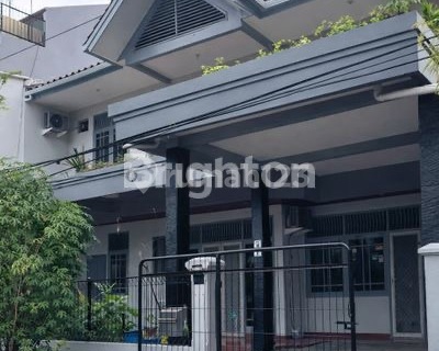 2-Story House 7 Bedrooms | Active Boarding House in Kelapa Gading | Land 180 m², Building 240 m² | Certificate of Ownership 1