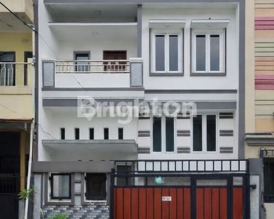 3-Storey Modern House in Pademangan, North Jakarta | Land Area 90, Building Area 270 1