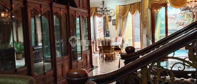 Selling a Nice House in Kelapa Gading 1