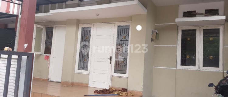 Disewakan Rumah di Kemang Pratama 5 Bekasi 1