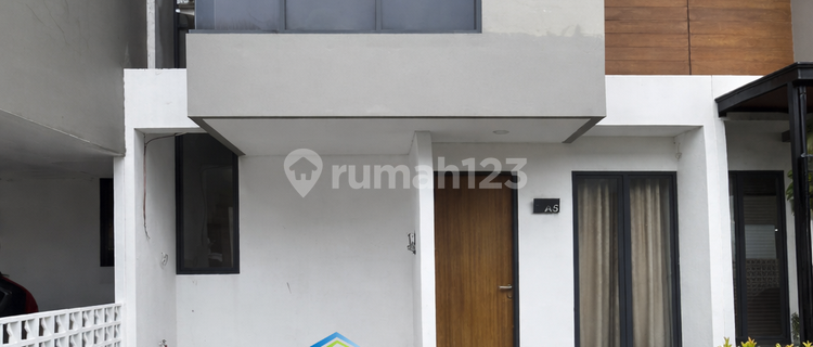 Selling Semi-Furnished House in Bintaro Near Access to Bintaro Plaza Mall 1