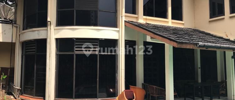 Dekat Kemana2.lokasi Strategis.dijual Rumah di Simprug Garden 2 Rumah Butuh Minim Renovasi HGB di Simprug Garden 1