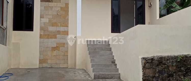 Graha Borobudur 2 House, Manyaran, Semarang City By Prabowo Siswanto Property 1