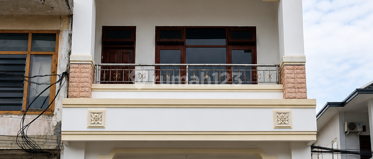 3-Story Shop House in Kartini Area - Affordable Price, Great Potential 1