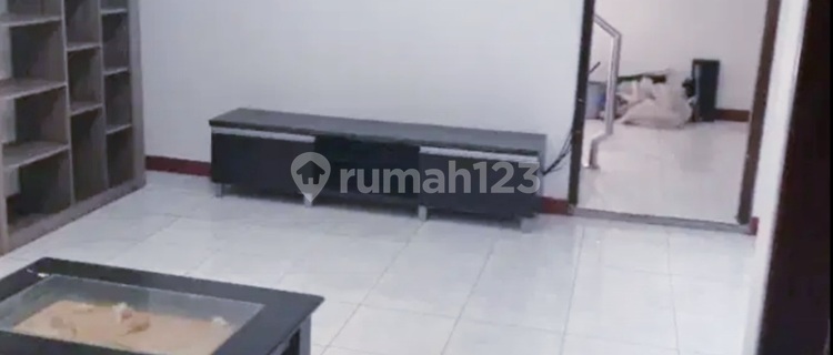 Disewakan *Rumah Area Kembar Semi Furnish* Tengah Kota Bandung 1