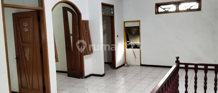 Jual Rumah Tengah Kota Area : Jl Peta 1