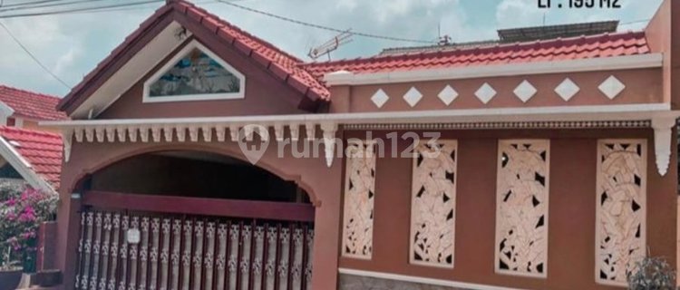 Rumah Sangat Terawat di Villa Aster Banyumanik 1