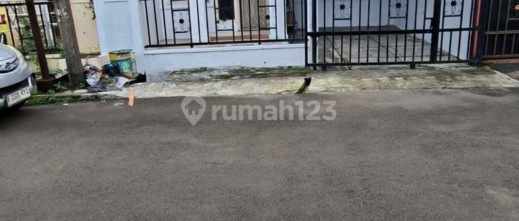 For Sale House in Boulevard Hijau Harapan Indah 1