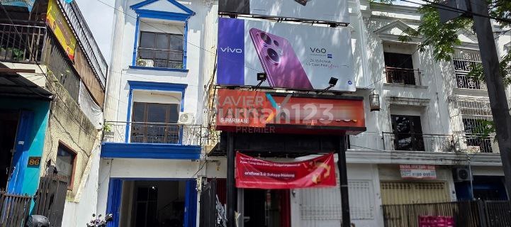 Shop House on S. Parman Road Axis, Blimbing, Malang 1