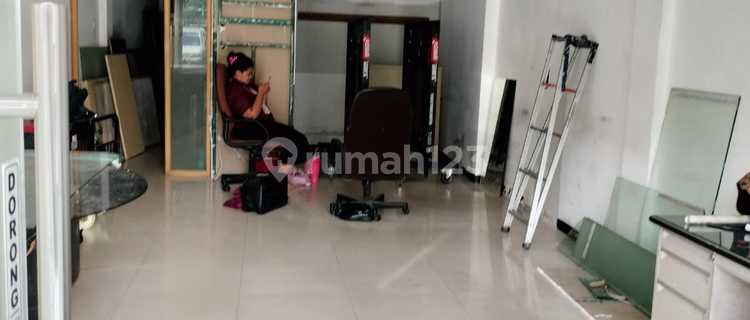 Nice 3-Story Shop House for Rent in a Strategic Location in Pancoran, South Jakarta 1