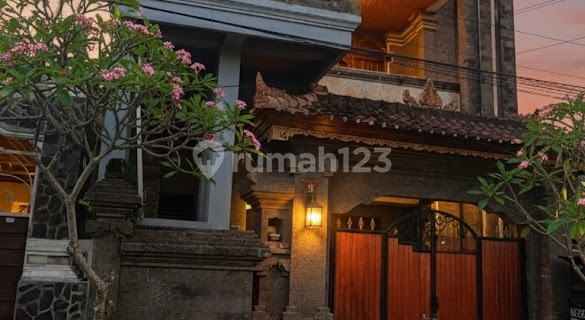 For Rent 3rd Floor House in Padang Sambian Kaja Area. Suitable for Business 1