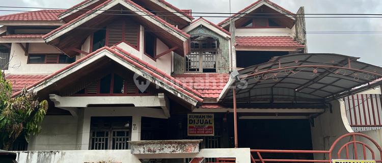 For Sale: 3-Story House with 8 Boarding Rooms in West Air Tawar Area, Near Padang State University 1