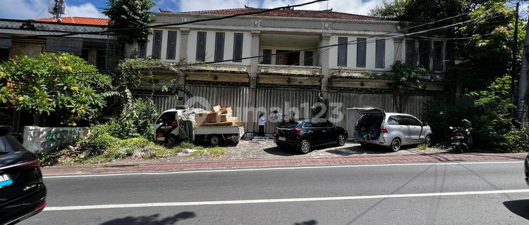 2-Story Shophouse in a Bustling Location Near Clandys in Kuruksetra, Nusa Dua 1