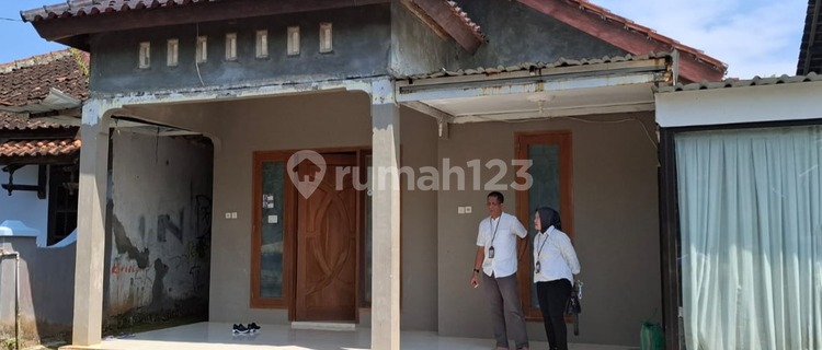 Rumah 2 Lantai dengan Lahan Sangat Luas - Boja, Kendal (Nsb) 1