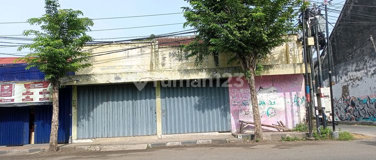 Corner Commercial House at Zero Point of Strategic Road Near Party Building, Business Location 1