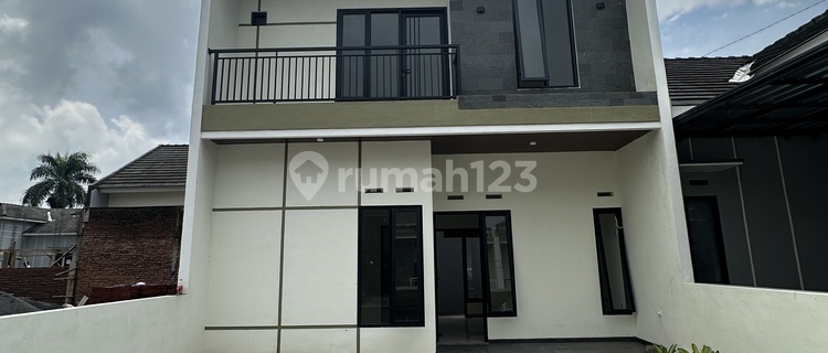 Modern Minimalist 2-Story Residence 1