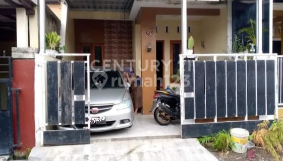 Rumah Dua Lantai, Akses Mobil, Dekat Jalan Raya di Tegal 1