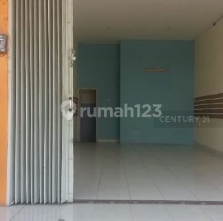 Strategic and Ready-to-Use Shophouse in Tegal Suitable for Business 1